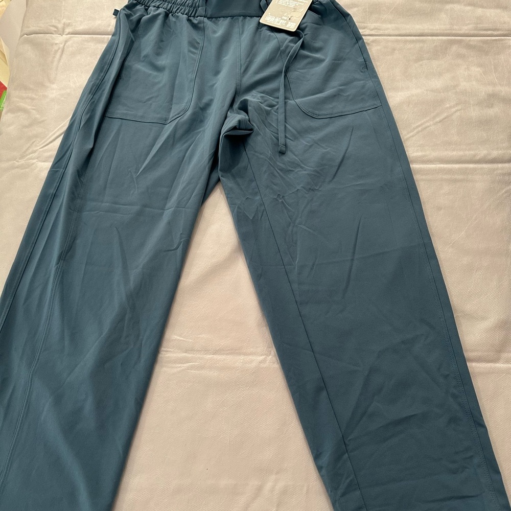Lululemon Athletica Blue crop Joggers